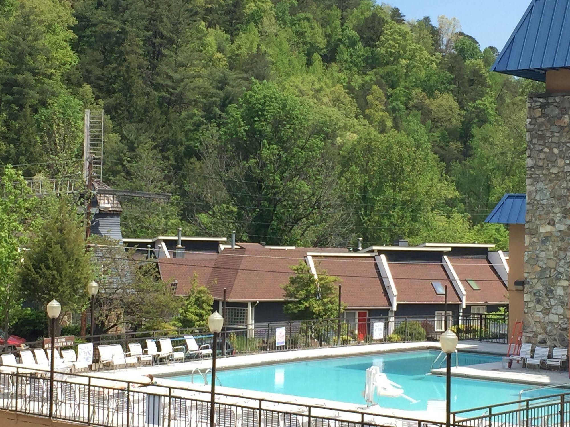 Clarion Pointe Downtown Gatlinburg Hotel Kültér fotó
